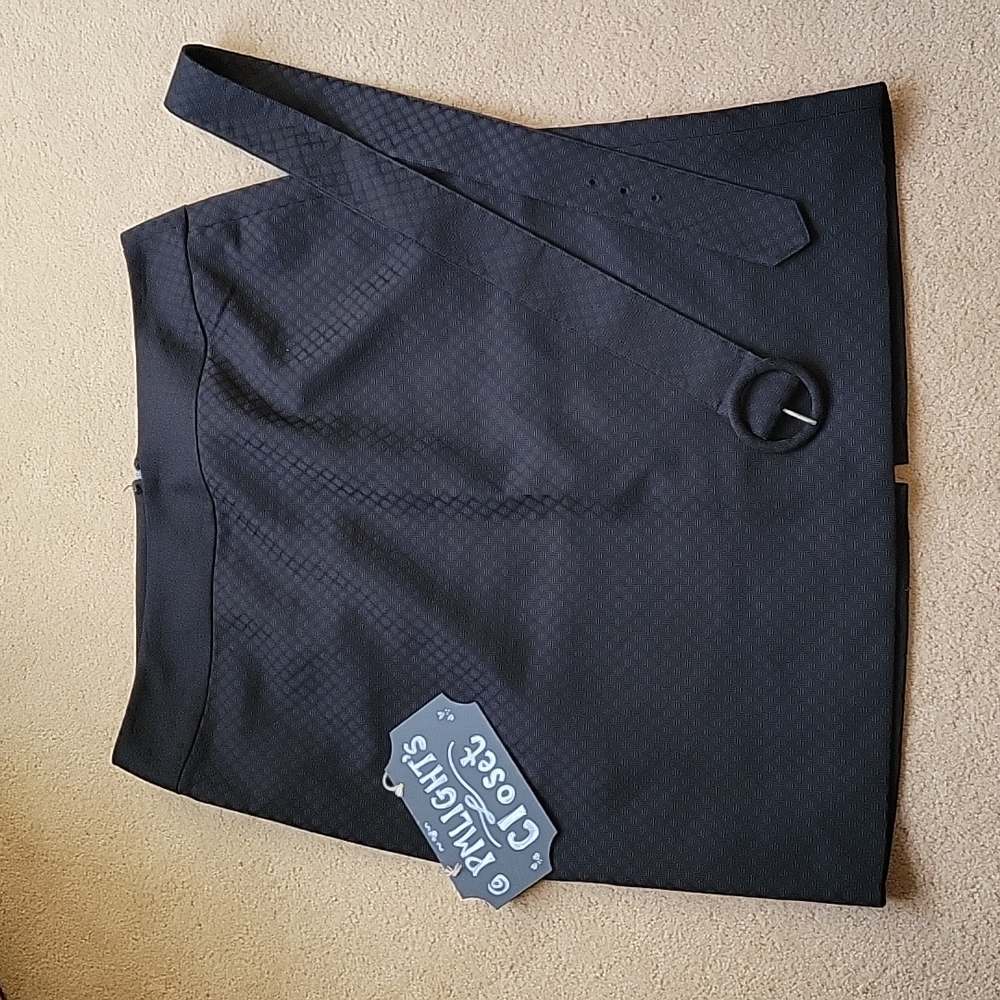 E. H. Woods Skirt Black 14W with Coordinating Belt